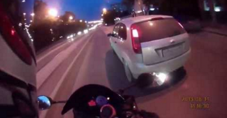 Motoristi su napali čovjeka u autu, a on ih je udario gdje najviše boli (VIDEO)