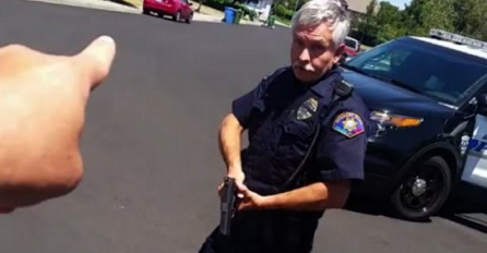 Sukobio se sa policajcem pa objavio snimak koji je postao viralan (VIDEO)