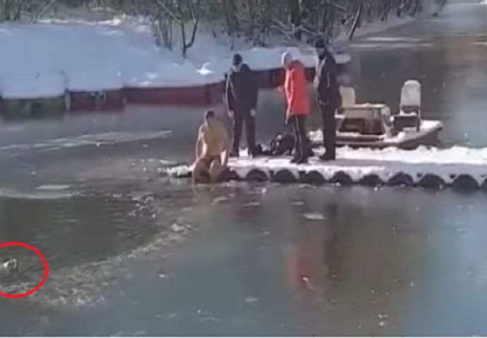 Plivao je po zaleđenom jezeru kako bi spasio psa od sigurne smrti (VIDEO)