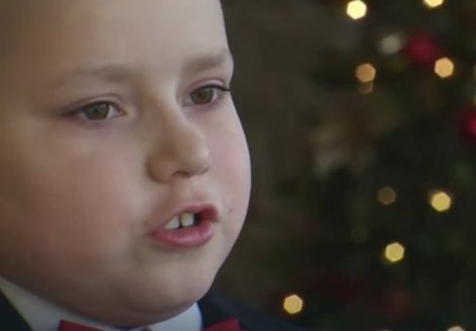 Maleni dirigent: Potresna priča iza simpatične fotografije dječačića koji diriguje orekstrom ostavit će vas u suzama! 