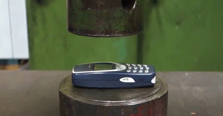 Brutalan test: Nokia 3310 protiv hidraulične prese (VIDEO)