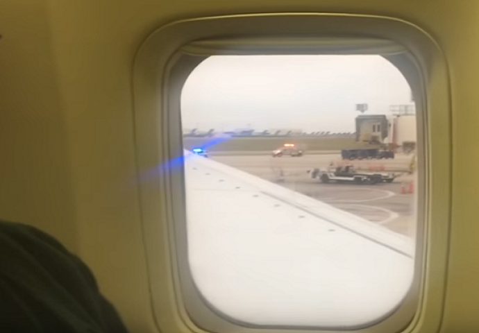 Avion morao prinudno da sleti zbog žene koja je osoblju i putnicima priredila nezapamćenu scenu (VIDEO)