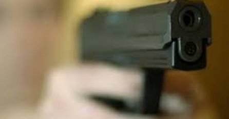 U Banjoj Luci dvojica maloljetnika prijeteći pištoljem ukrali 1.000 KM