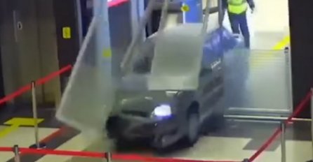 Pijani vozač automobilom uletio na terminal, pa napravio haos na aerodromu! (VIDEO)