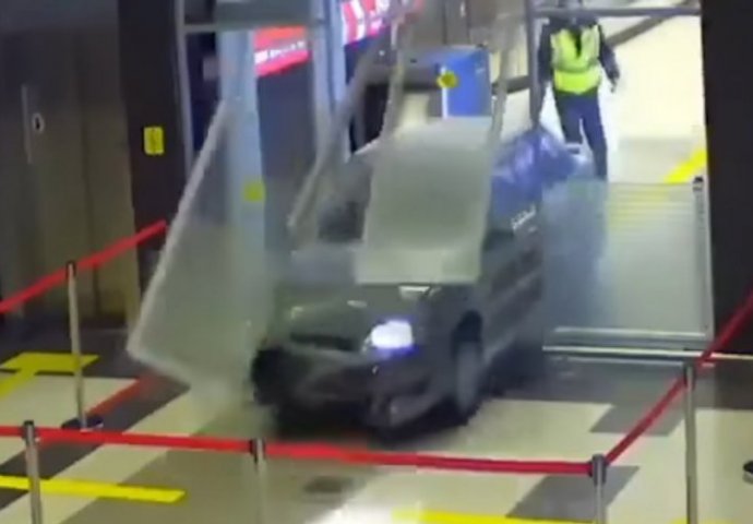 Pijani vozač automobilom uletio na terminal, pa napravio haos na aerodromu! (VIDEO)