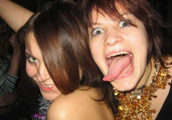 Malo su više popile pa su postale potpuno razuzdane: Ove fotografije sigurno ne bi trijezne objavile javno (FOTO)