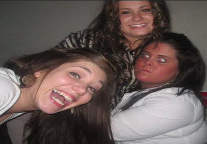 Malo su više popile pa su postale potpuno razuzdane: Ove fotografije sigurno ne bi trijezne objavile javno (FOTO)