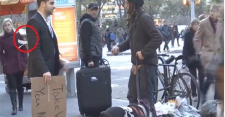 Zalijepio novac na odijelo i pustio ljude da uzimaju, reakcija beskućnika ga je ostavila bez riječi (VIDEO)