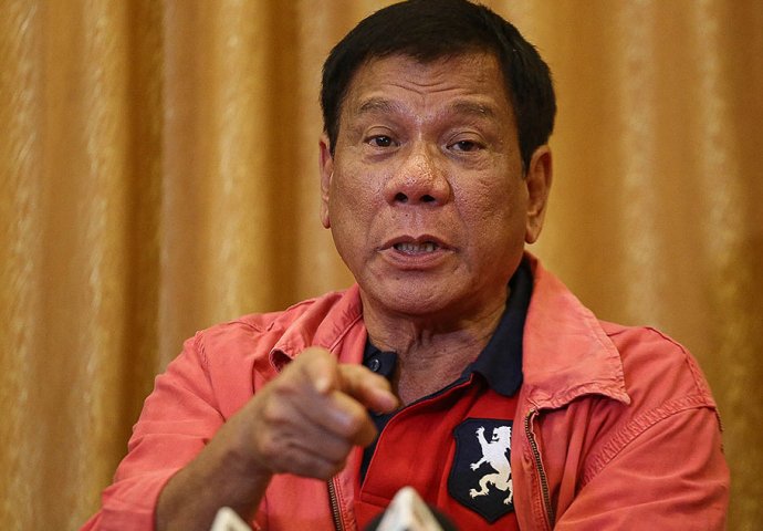Duterte priznao da je bacao ljude iz helikoptera u letu i zaprijetio da će to učniti ponovo