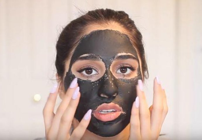 Samo dva sastojka: Evo kako se pravi crna maska koja je zaludjela žene širom svijeta (VIDEO)