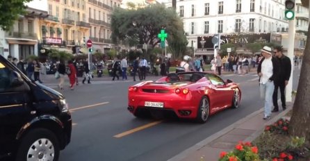 Htio je da ispadne faca u svom Ferrariju, ali onda se pošteno obrukao (VIDEO) 