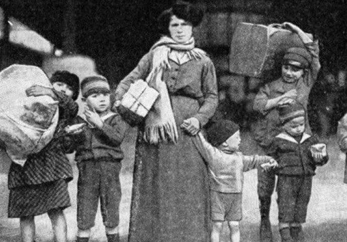Pobjegla je iz Jugoslavije sa 6 djece 1919. u Ameriku: Dali su im njihov prvi hljeb i tad su napravili ovu fotografiju!