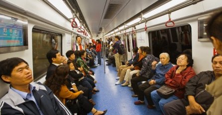 Peking: Očajne žrtve prevare pokušale izvršiti masovno samoubistvo u metrou [ VIDEO  ] 
