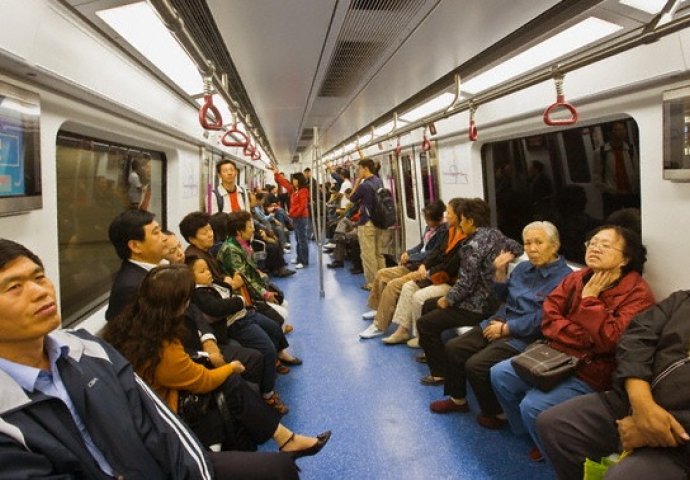 Peking: Očajne žrtve prevare pokušale izvršiti masovno samoubistvo u metrou [ VIDEO  ] 