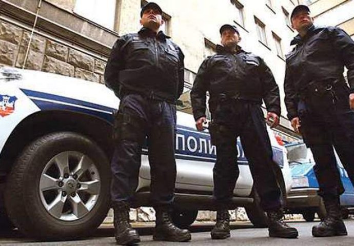 Srbija: Privedeni policajci koji su bili na tajnom zadatku u Potočarima