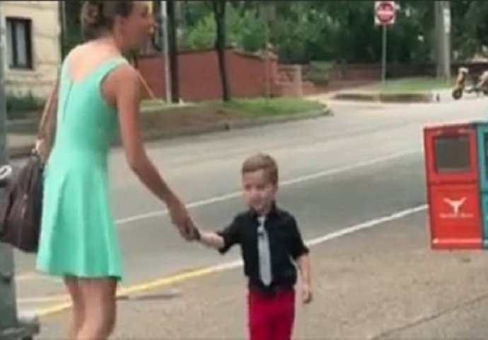 Ovaj 4-godišnji dječak je na cesti prišao djevojci, pogledajte šta je zatražio od nje (VIDEO)