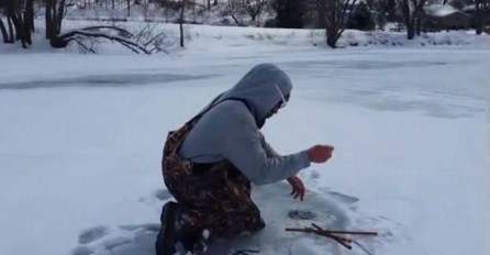 Probili su led i postavili udice, a onda ostali u nevjerici kada su ovo izvukli (VIDEO)