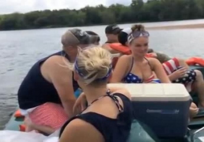 Iznenada ju je zaprosio na čamcu, a onda je ona napravila neviđenu glupost (VIDEO)