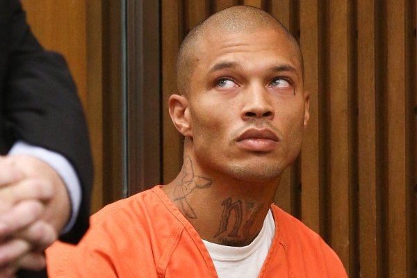 hot-convict-jeremy-meeks-is-now-a-free-man-and-a-model-02