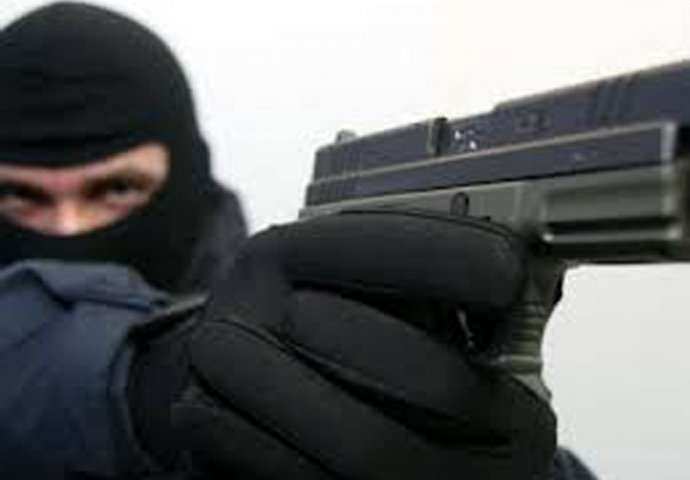 Uz prijetnju pištoljem opljačkao radnicu 'iNovina', naoružan upao u Konzum...