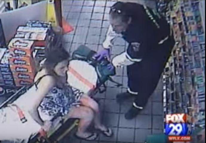 Otišla je sama u toalet na  benzinskoj pumpi a vratila se sa novorođenčetom u rukama, i potpuno šokirala radnike (VIDEO)
