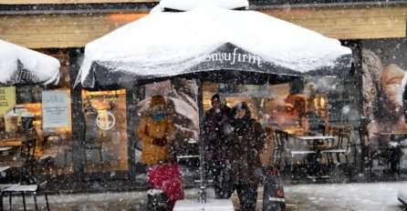 Snijeg stvorio velike probleme u Istanbulu, otkazano 400 letova 