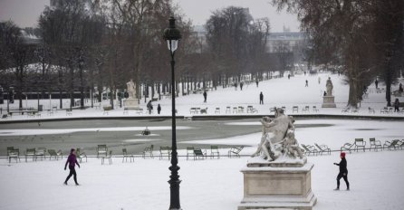 Hladnoća okovala Evropu, snijeg pao i na grčkim otocima