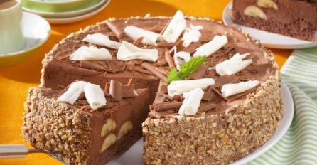 O ovoj poslastici svi pričaju: Jednostavna torta od banana i keksa! (RECEPT)