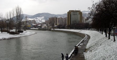Zaledila rijeka Bosna na nekoliko lokacija duž toka kroz Zenicu