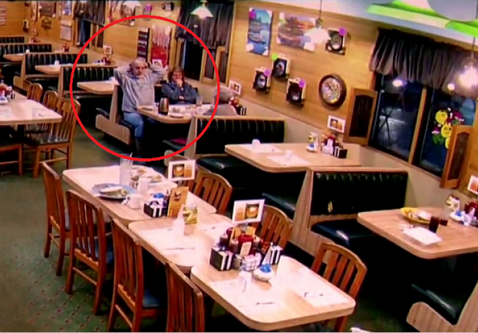 Odmarao je sa svojom porodicom u restoranu, a onda će im se desiti nešto najluđe što ste vidjeli (VIDEO)