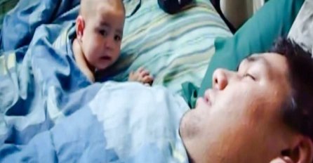 Nasmijat će vas do suza: Beba je mirno spavala pored svog oca, sve dok on nije uradio ovo! (VIDEO)