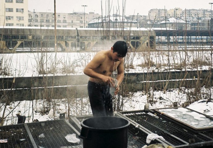 Zaboravljeni na minusu, snegu i ledu: Izbeglice u Beogradu [FOTO]