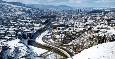 Danas u našoj zemlji umjereno do pretežno oblačno vrijeme, zbog niskih temperatura kolovozi su mjestimično zaleđeni i klizavi