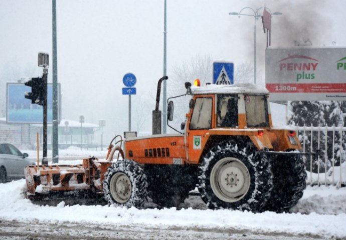 Ekipe Zimske službe u Kantonu Sarajevu spremne za nove snježne padavine