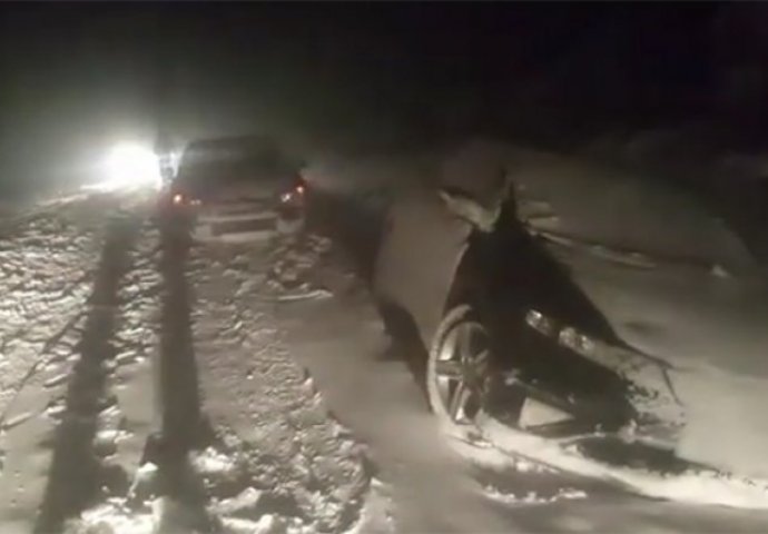 VELIKO NEVRIJEME U HRVATSKOJ: Snježna mećava zarobila djecu (VIDEO)