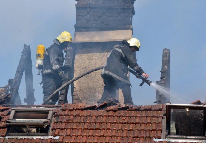  Vatrogasci - Nema informacija da je iko povrijeđen u požaru na Čengić Vili