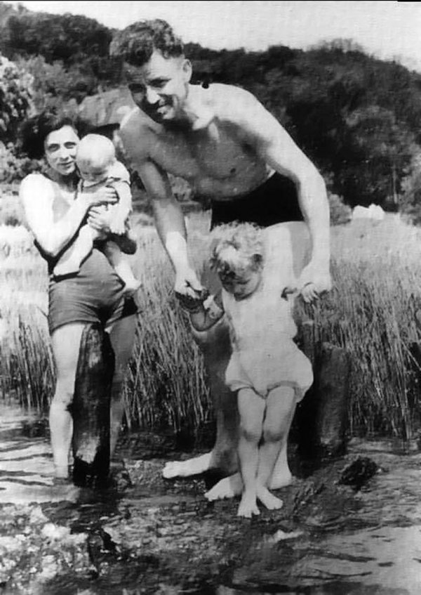 august-landmesser-whole-family