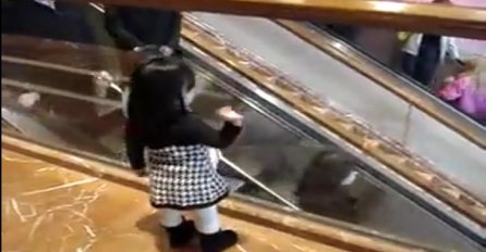 Djevojčica nije znala da je snimaju, pogledajte šta je radila u trgovačkom centru (VIDEO) 