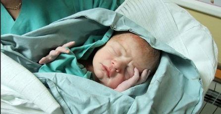 Etično ili ipak ne? U Ukrajini se rodila prva beba koja ima čak 3 roditelja
