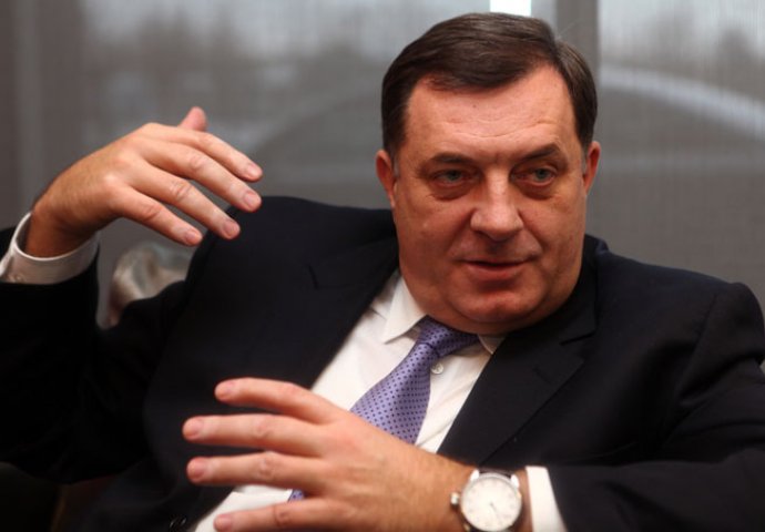 Dodik bjesni zbog sankcija: Kivan na Cormack, a nada se da će ga Trump spasiti