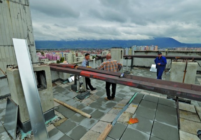 Sarajevo - Sanirani krovovi stambenih zgrada u više naselja Novog Grada
