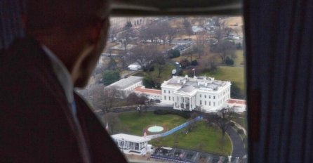 FOTOGRAFIJA GODINE: Posljednji pogled Baracka Obame na Bijelu kuću! 
