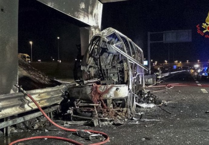 JEZIVE fotografije mađarskog autobusa: Sve je izgorjelo, putnike i dalje izvlače iz olupine (FOTO)