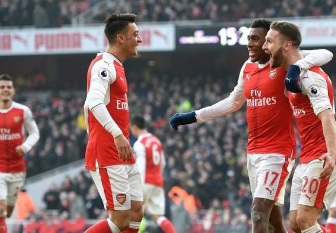 Ludnica na Emiratesu: Dva penala u nadoknadi, Arsenal slavio (VIDEO)