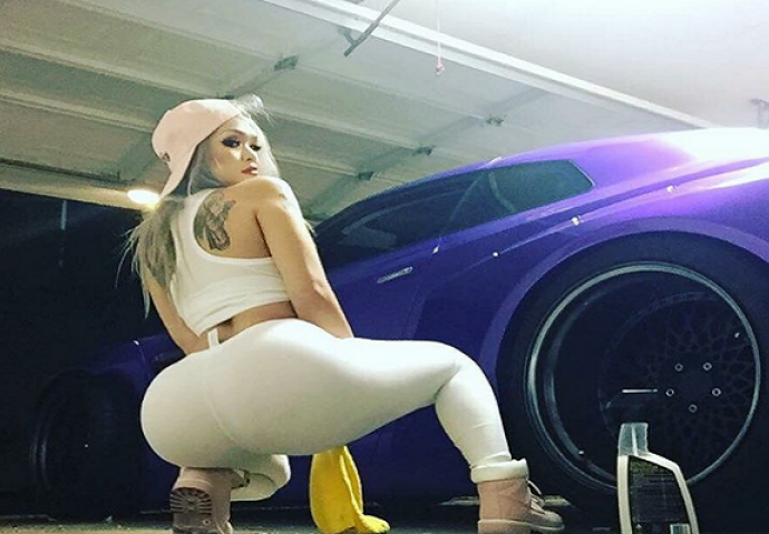 Uložila je milione samo da izgleda kao živa silikonska lutka! Da li joj se isplatilo? (FOTO)