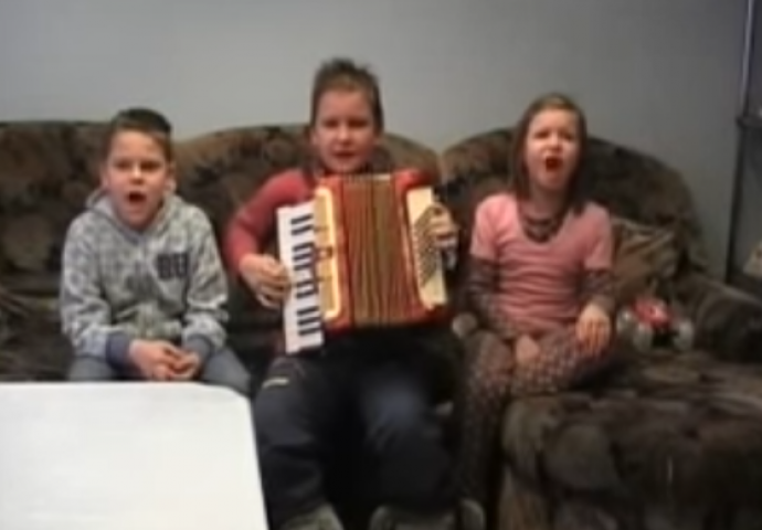  Ovo možete naći samo u BiH: Pogledajte kako su mališali uz harmoniku osvojili internet (VIDEO)