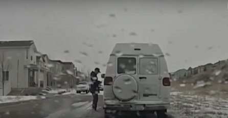 Policajac je zaustavio bijeli kombi, ono što je uslijedilo ne viđa se ni na filmovima (VIDEO)