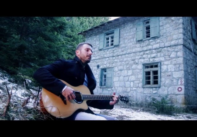"100 godina": Magični prvijenac mostarskog pjevača Feđe Ibrulja (VIDEO) 