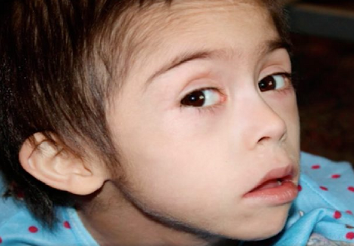 Majka bolesnog šestogodišnjeg sina držala zaključanog u potkrovlje, policajci zatekli užasan prizor (FOTO + VIDEO)