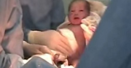 Tek rođen i čudestan: Ono što je ovo novorođenče uradilo, ostavilo je cijelu porođajnu salu bez daha (VIDEO)